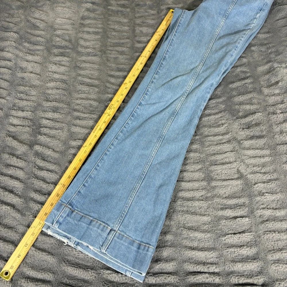 Wrangler Retro Womens High Rise Trumpet Flare Jeans Light Wash Blue 29x32 AQ400 - Picture 7 of 8